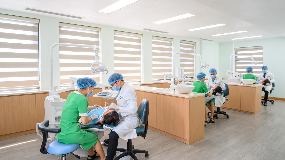 Cận cảnh khu vực điều trị chuyên sâu kỹ thuật số chuẩn quốc tế Sante Dental Clinic